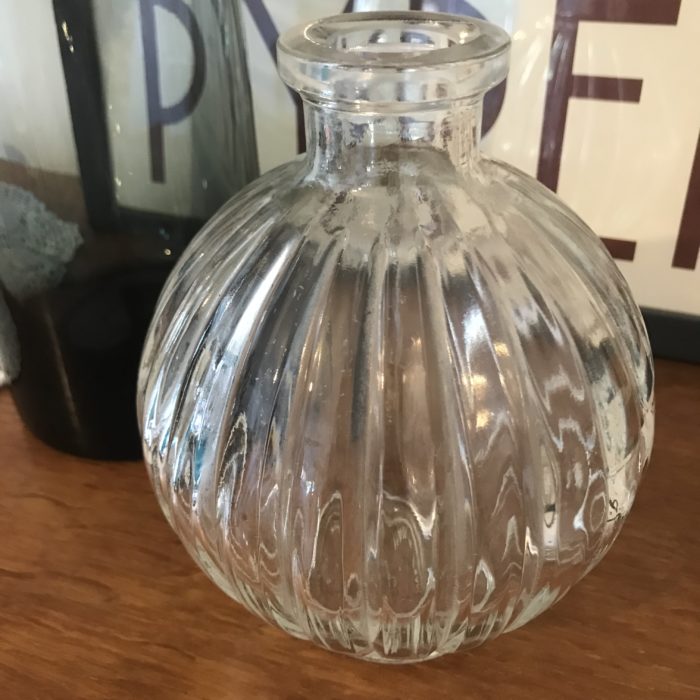 bouteille ronde verre brocante clemence pau vintage décoration