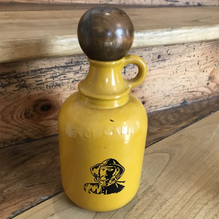 bouteille jaune vintage brocante clemence pau