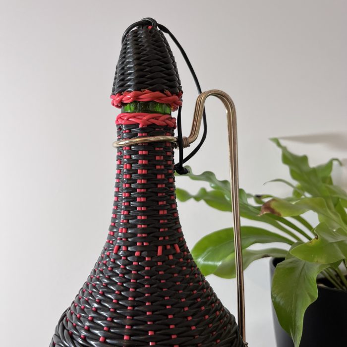 Bouteille scoubidou noir rouge decoration vintage brocante ligne clemence