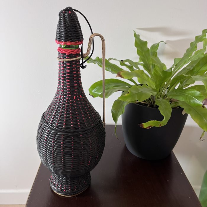 Bouteille scoubidou noir rouge decoration vintage brocante ligne clemence