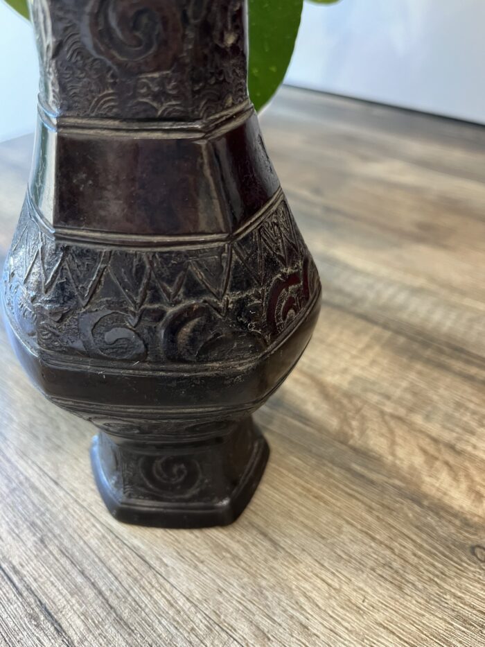 Vase marron gravé – Image 7