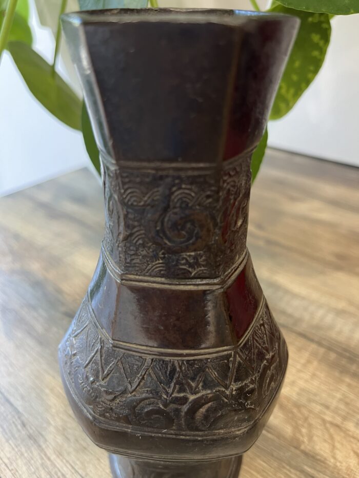 Vase marron gravé – Image 6