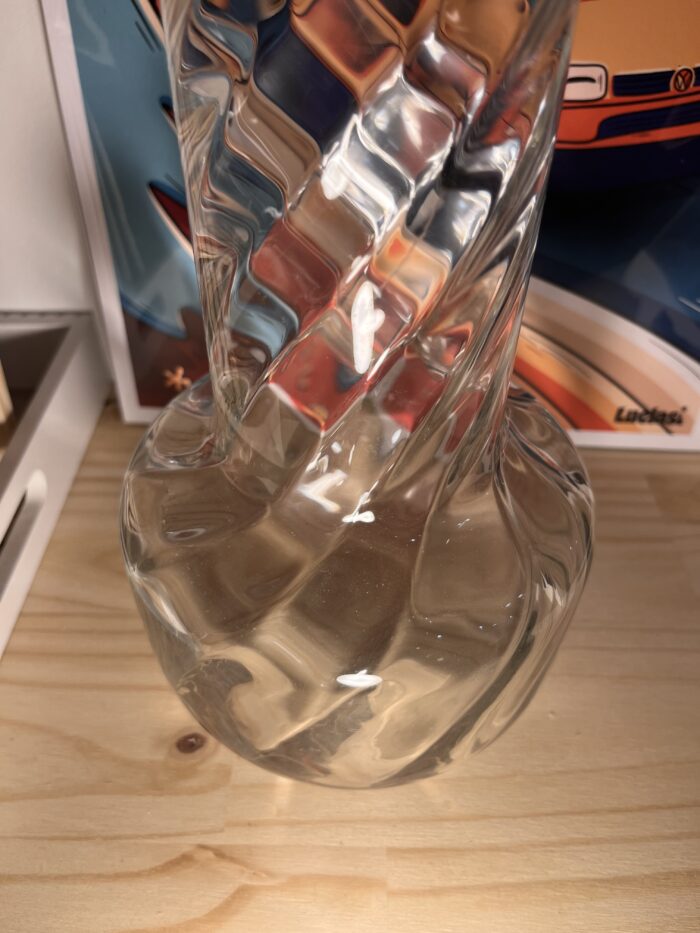 Grand vase en verre torsadé transparent – Image 5