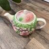 Théière en Barbotine Vintage - Motifs Fruits & Feuillage – Image 2