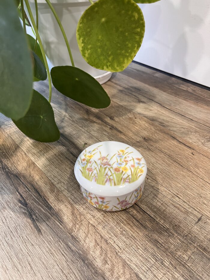 Petite Boîte en Porcelaine Florale 🌸✨