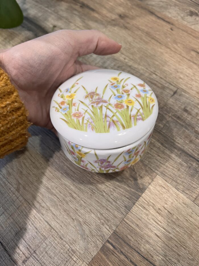 Petite Boîte en Porcelaine Florale 🌸✨ – Image 3