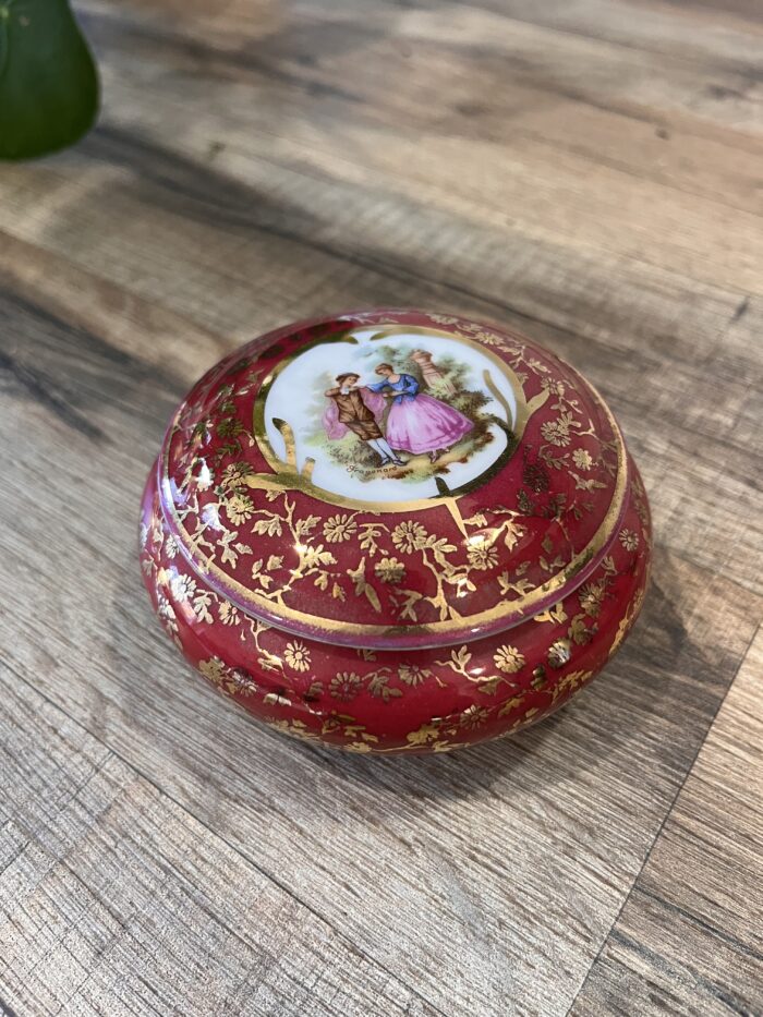 Boîte en porcelaine rouge décorée 💫❤️ – Image 2