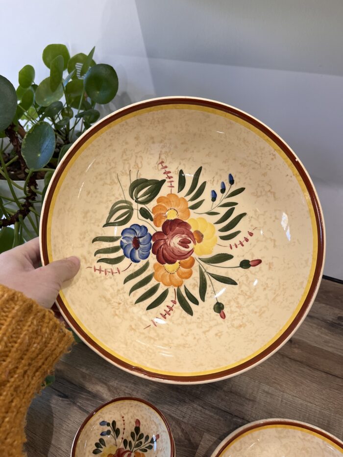 Ensemble de plats et coupelles décorées à la main – Style traditionnel 🌼 – Image 2